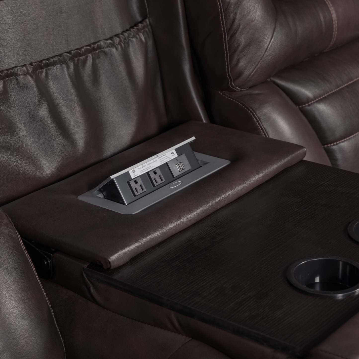Hugo 84 Genuine Leather Power Reclining Sofa with Power Headrests, Dual Cupholders and USB Ports - Brown | Sofa à inclinaison électrique Hugo de 84 po en cuir véritable avec appuie-têtes électriques, 2 porte-gobelets et ports USB - brun