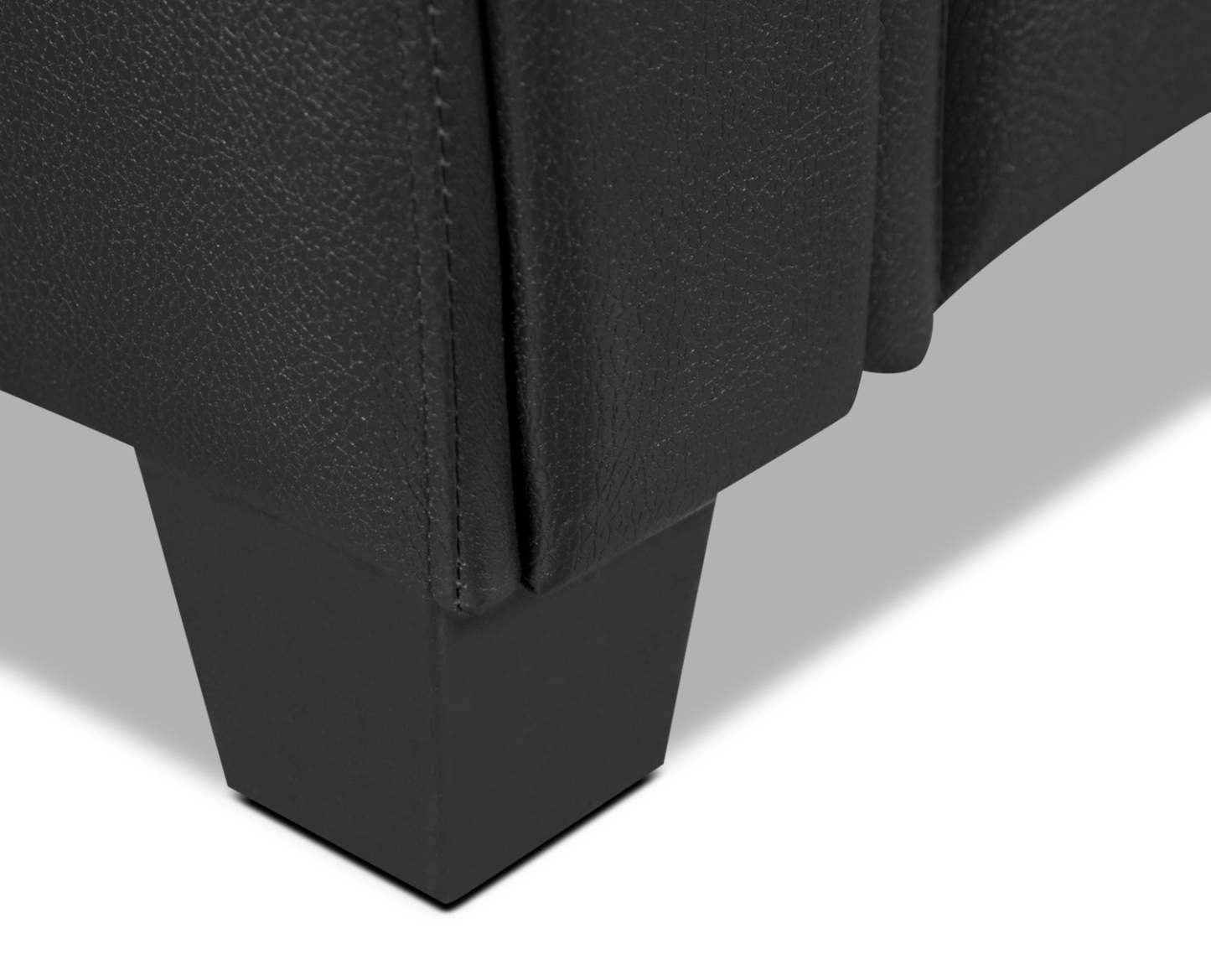 Causeuse Andi de 62 po en tissu d’apparence cuir avec capitonnage - noire