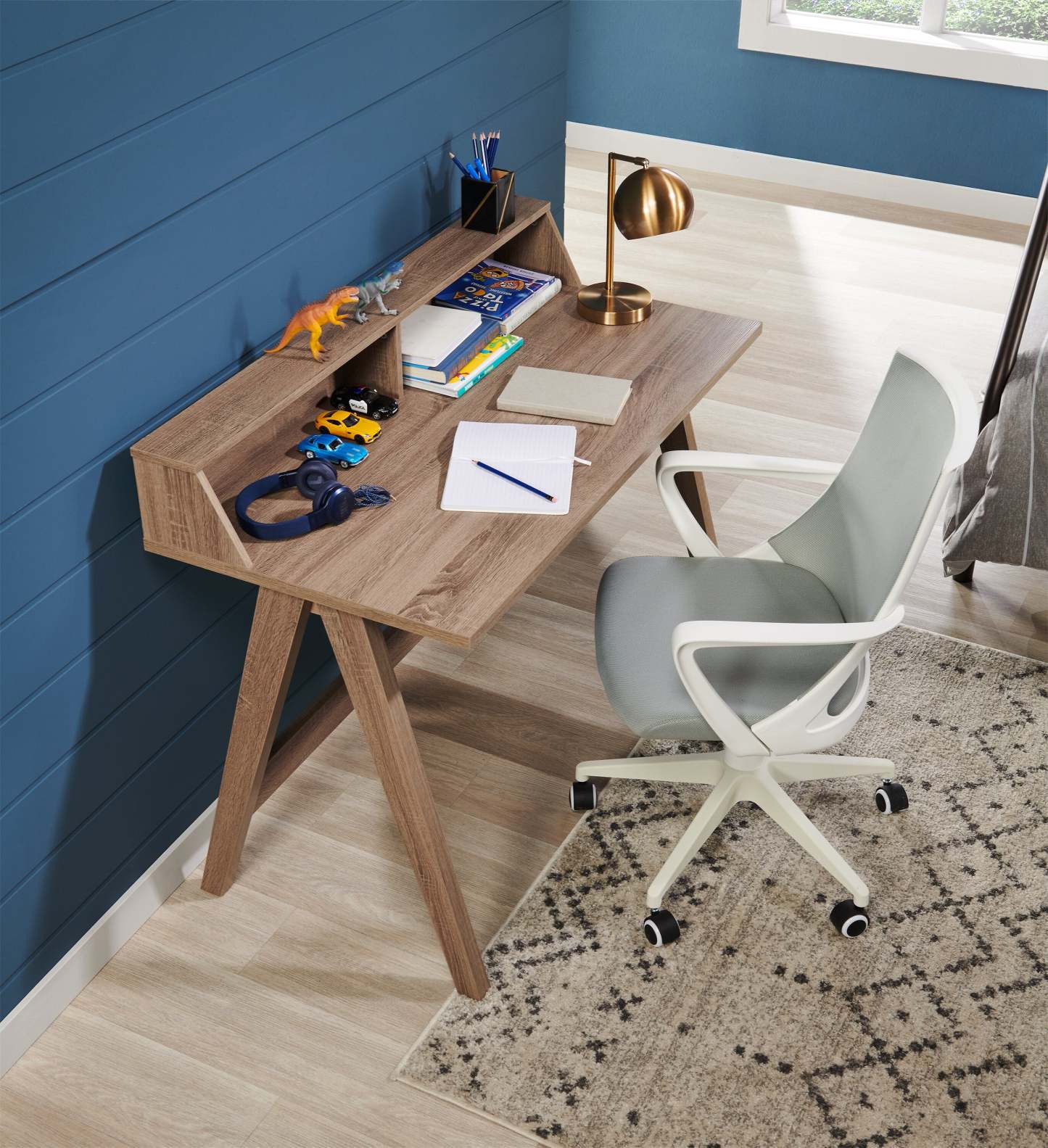 Bureau d'ordinateur Igor 47.25 avec 2 compartiments - Taupe|Bureau d'ordinateur Igor de 47,25 po avec 2 compartiments ouverts - taupe