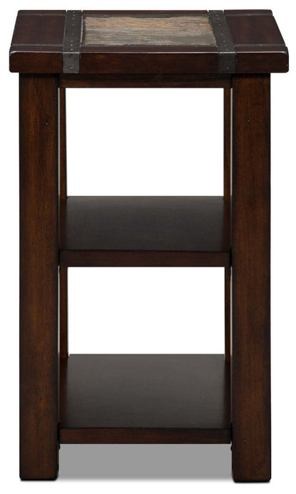 Table de fauteuil rustique Roanoke de 16 po avec tablette - bois cerisier foncé et incrustation d’ardoise