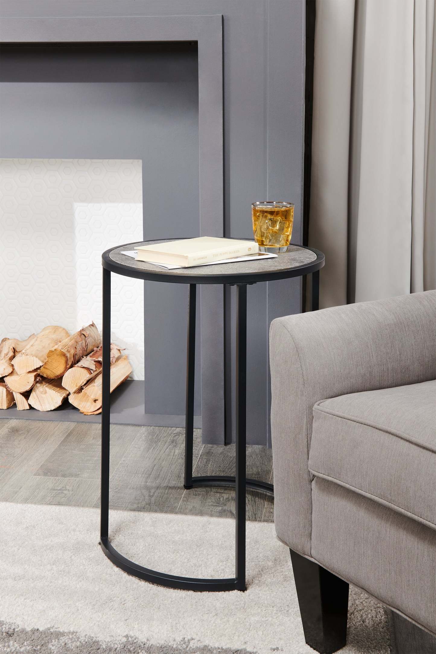 Jacki 18.25 Chairside Table - Grey Stone-Look|Table de fauteuil Jacki de 18,25 po - apparence pierre grise