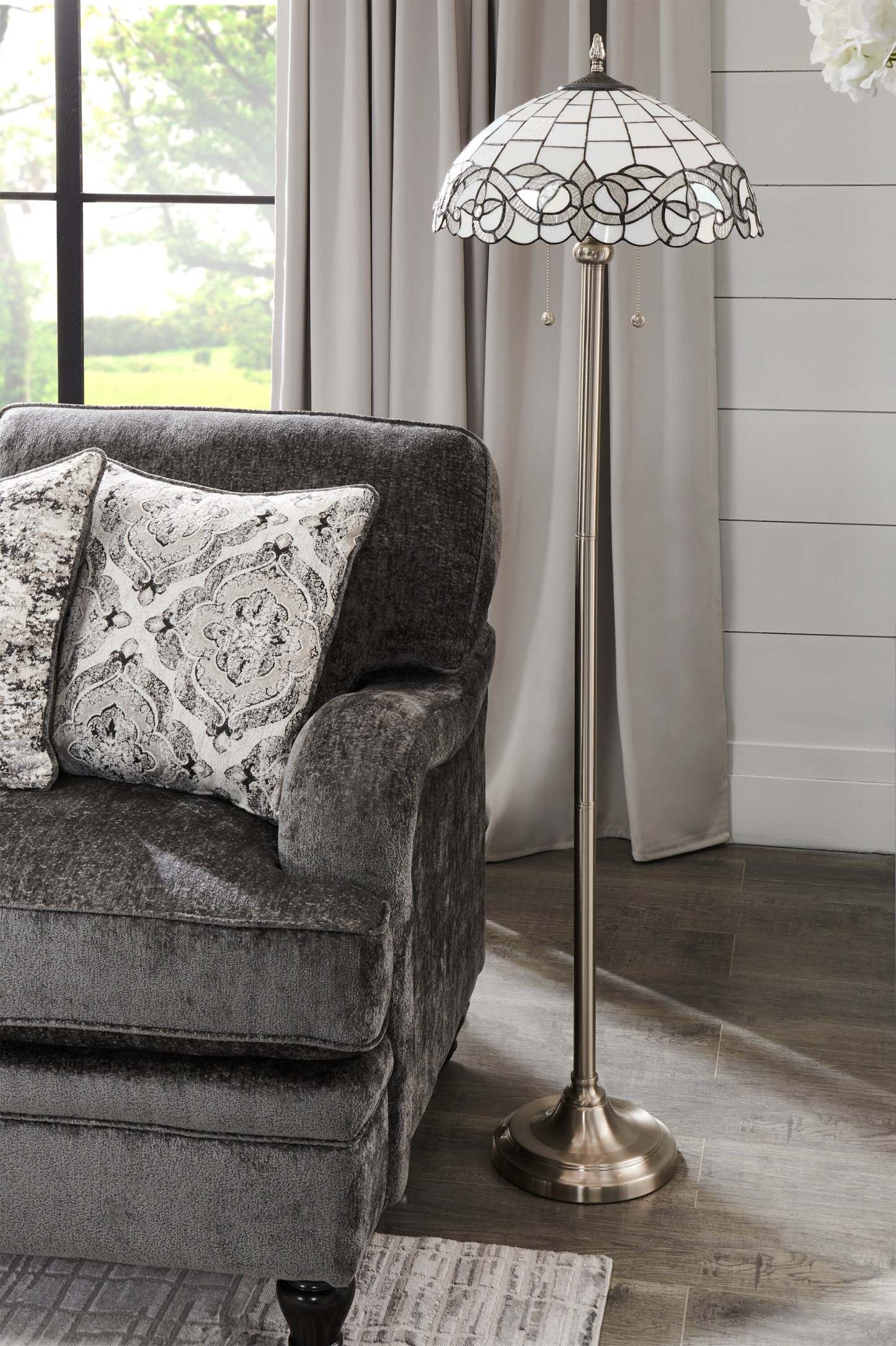 Jasmin 63 Tiffany Style Lampadaire en Verre Soufflé à la Main|Lampe à pied Jasmin de 63 po de style Tiffany avec verre soufflé à la main