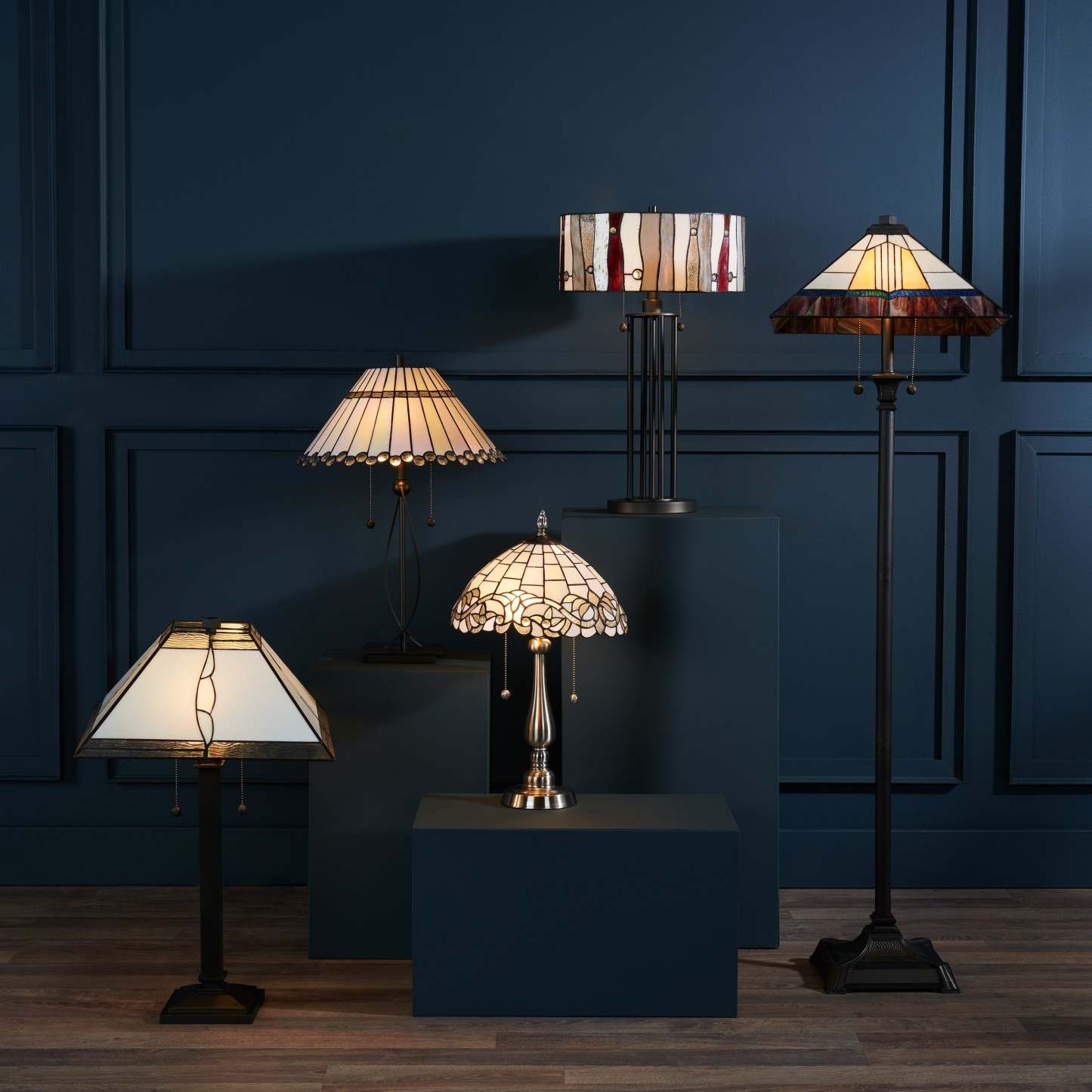 Walter 62 Tiffany Style Lampadaire en Verre Soufflé à la Main|Lampe à pied Walter de 62 po de style Tiffany avec verre soufflé à la main