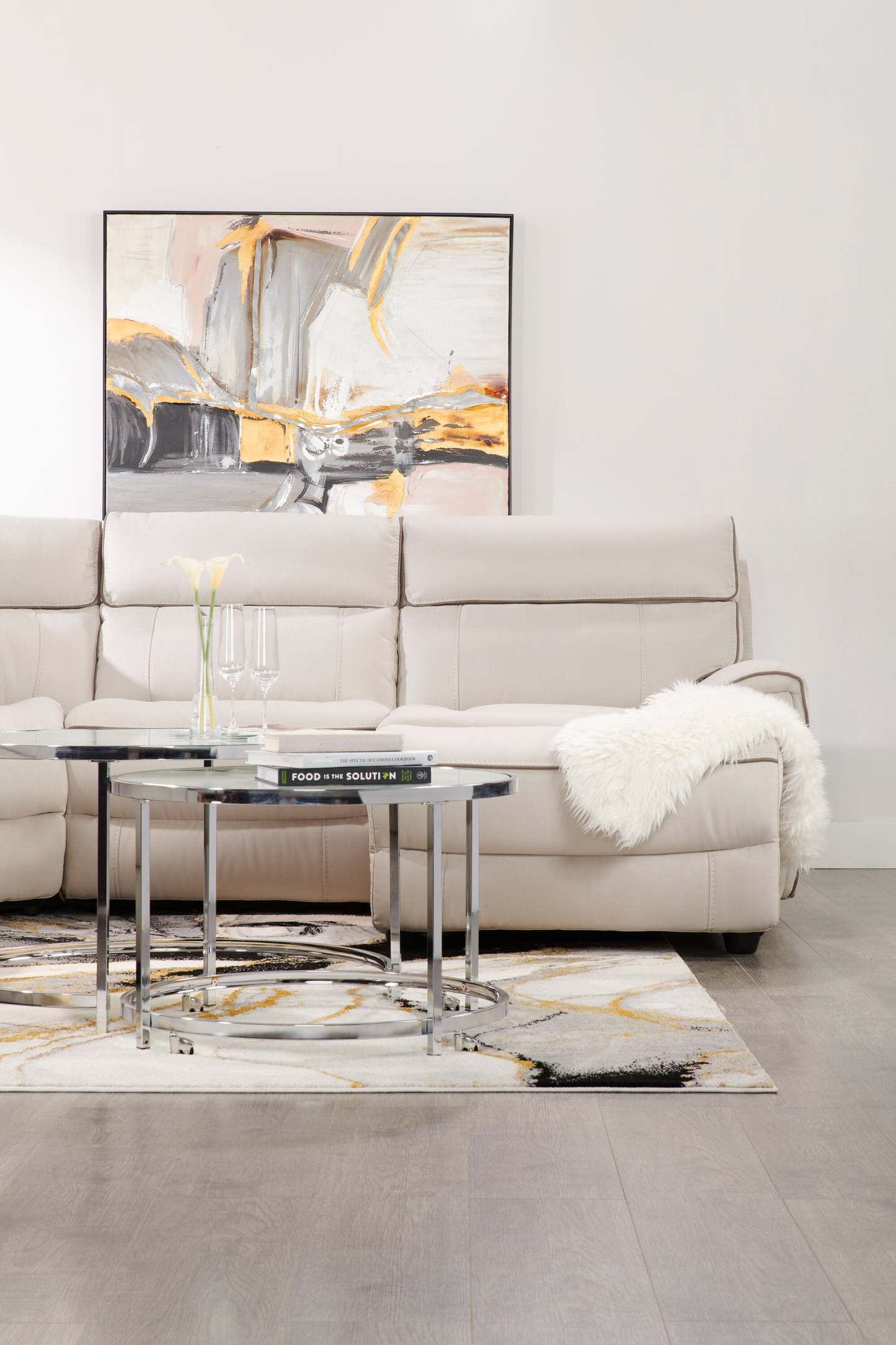 Josie 36 Glam Round Glass Top Nesting Coffee Tables - Grey Marble Look with Metal Legs|Tables à café gigognes rondes somptueuses Josie de 36 po avec dessus en verre - imitation de marbre gris avec pattes en métal