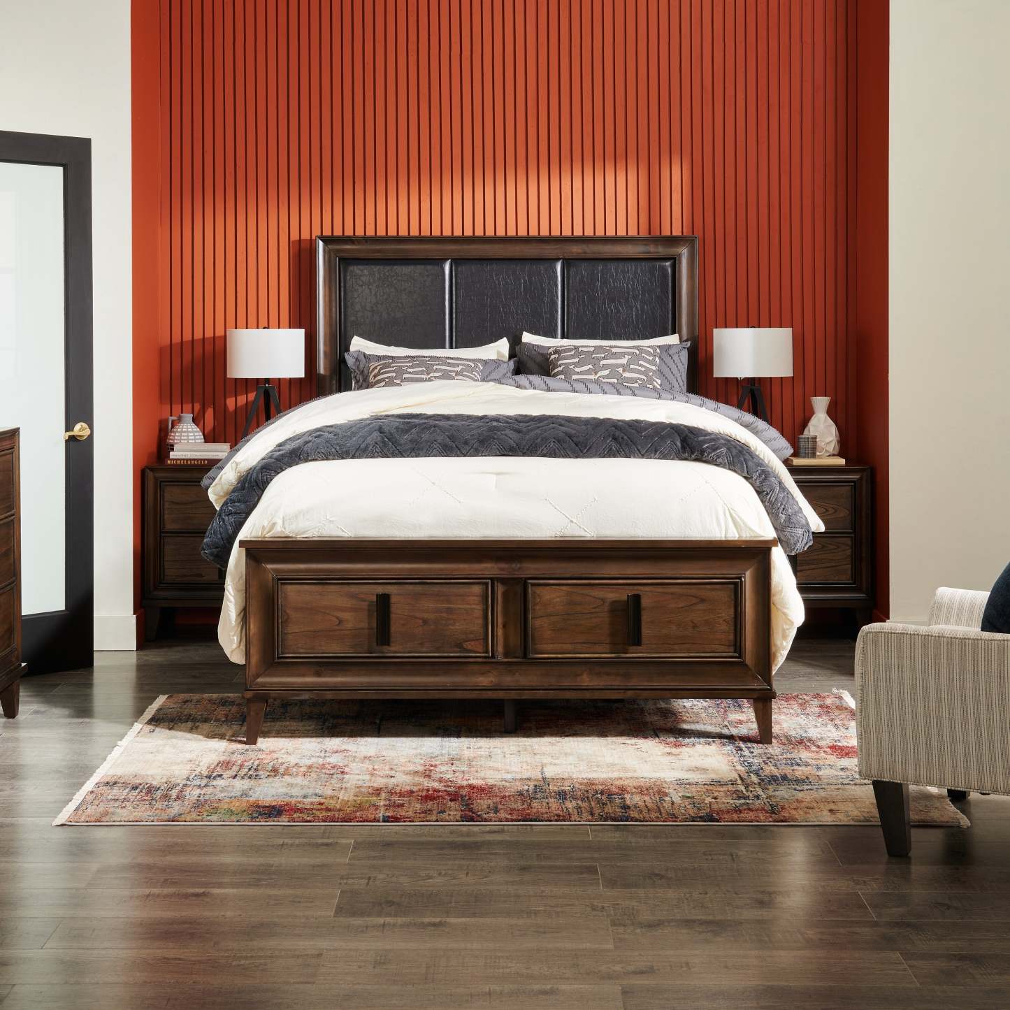 Lit plateforme de rangement Kane en cuir végétalien avec tête de lit et cadre de lit, brun - format grand lit | Lit rangement plateforme Kane avec tête de lit et cadre, cuir végétalien, marron - Queen Size