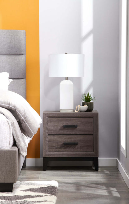 Table de nuit Kate à 2 tiroirs, 23,6 L x 24,8 H - Gris/Marron | Table de nuit Kate de 23,6 po (L) x 24,8 po (H) à 2 tiroirs - gris-brun