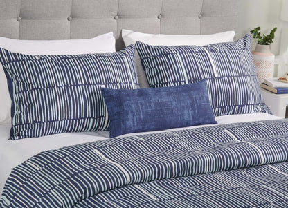 Kort & Co. Lines 4-Piece Queen Comforter Set | Ensemble d'édredon Lines 4 pièces de Kort & Co. pour grand lit