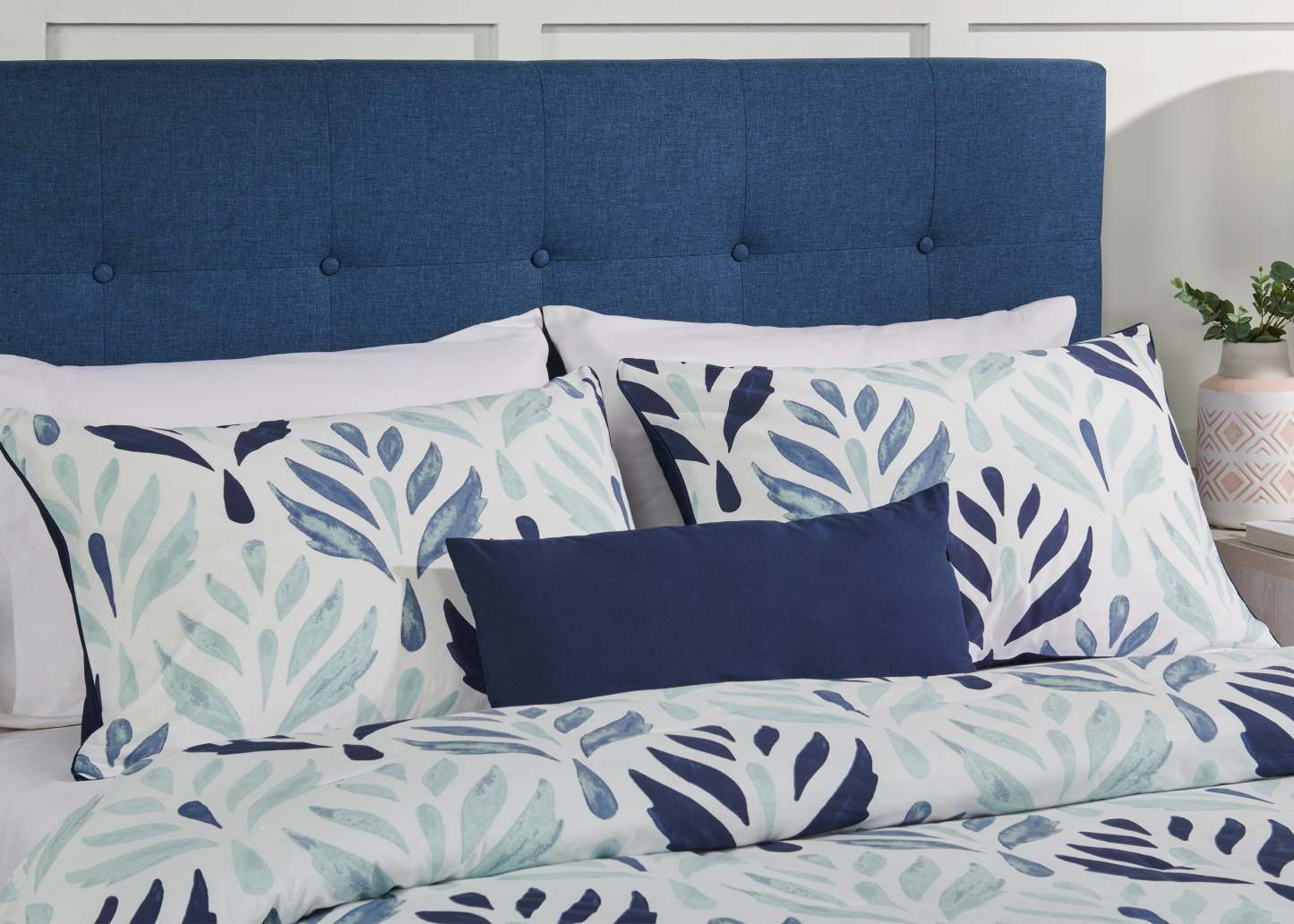 Kort & Co. Medallion 4-Piece Queen Comforter Set | Ensemble d'édredon Medallion 4 pièces de Kort & Co. pour grand lit