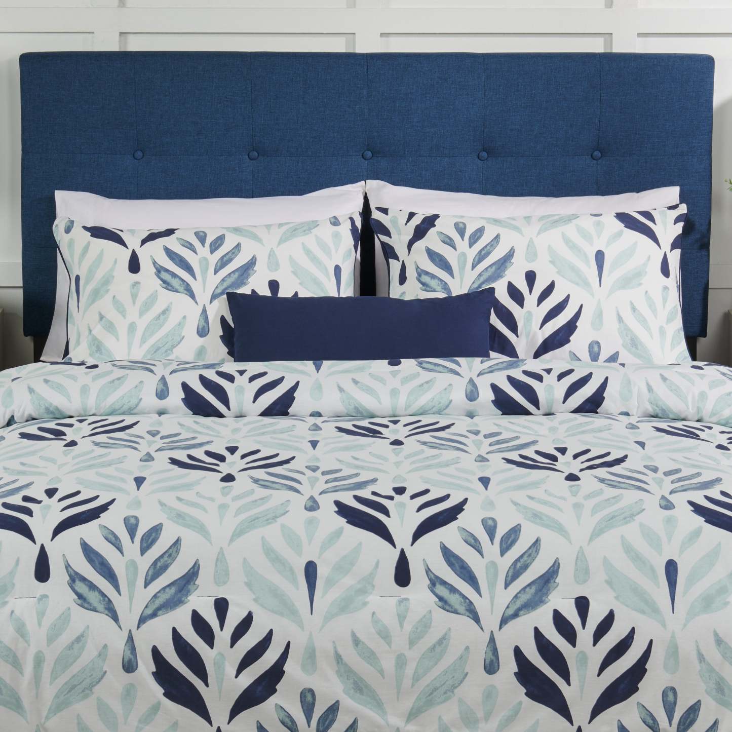 Kort & Co. Medallion 4-Piece Queen Comforter Set | Ensemble d'édredon Medallion 4 pièces de Kort & Co. pour grand lit