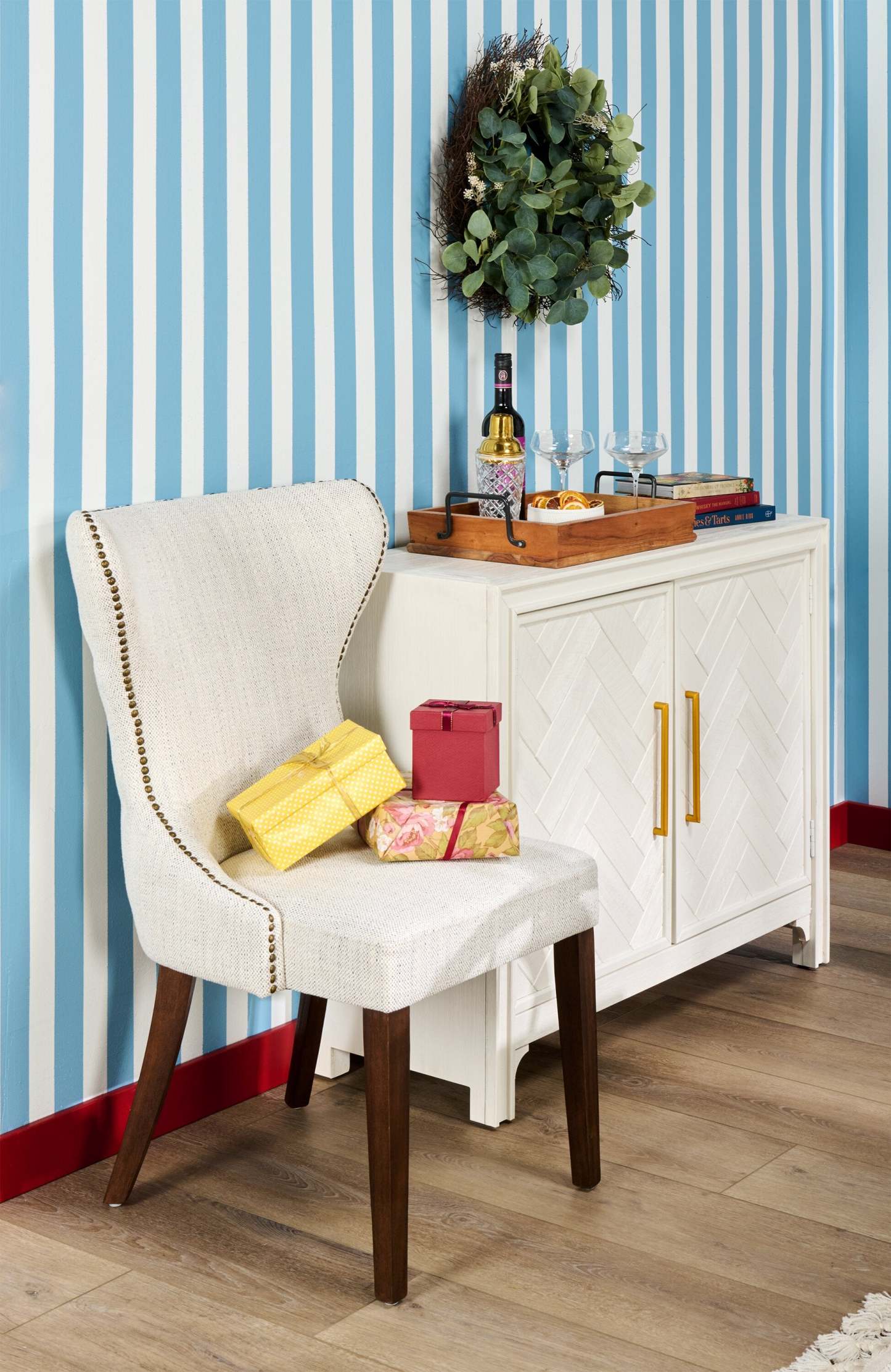 Armoire d'appoint en bois massif Keena 40 - Blanc|Armoire décorative Keena de 40 po en bois massif - blanche