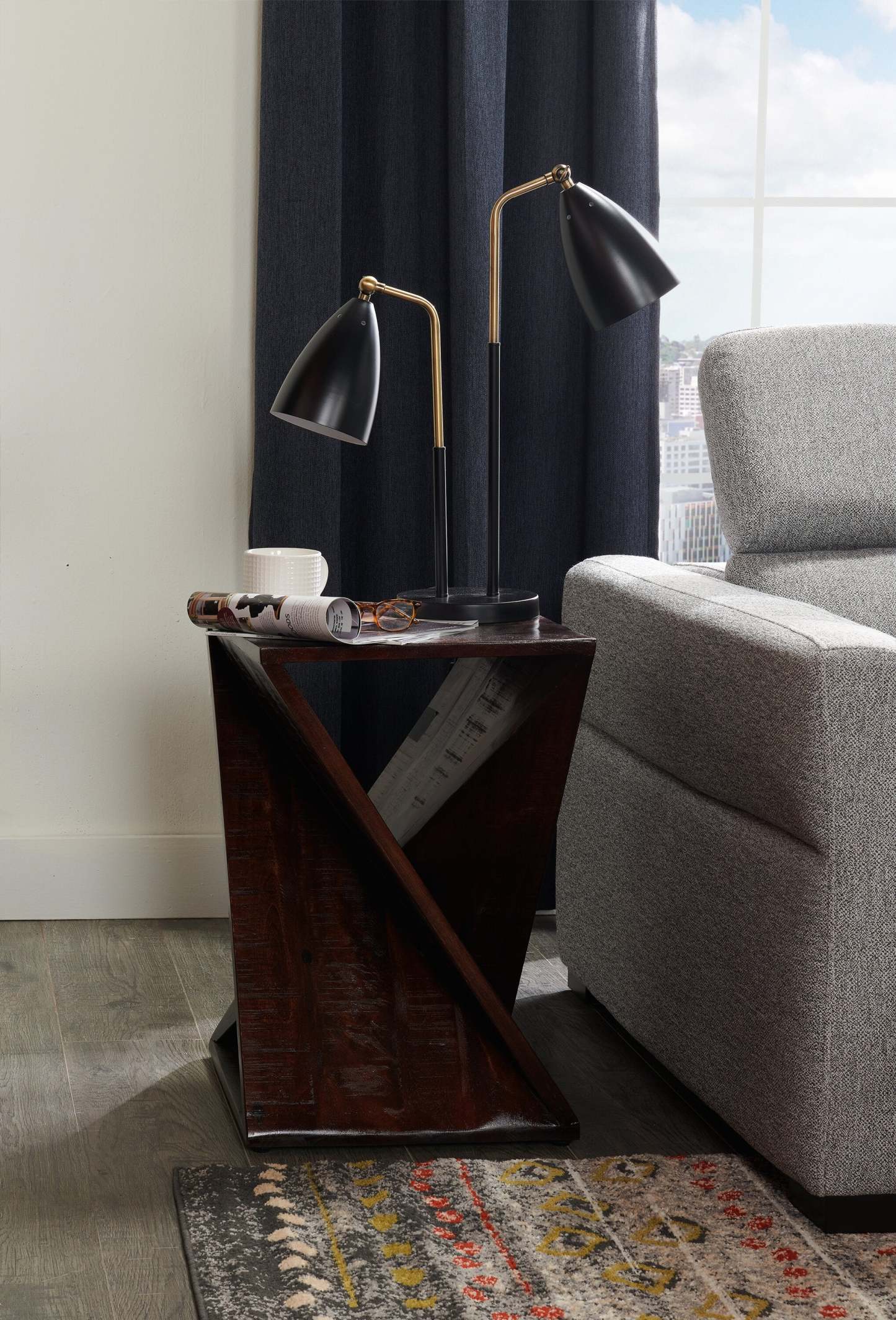 Lampe de table Jetty de 22 po noire et dorée à 2 ampoules