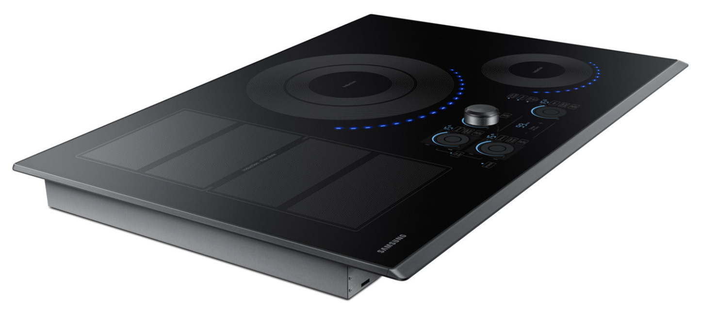 Surface de cuisson à induction intelligente Samsung de 30 po à 5 éléments avec zone polyvalente et technologie de flamme virtuelle™ - Noir Sta…