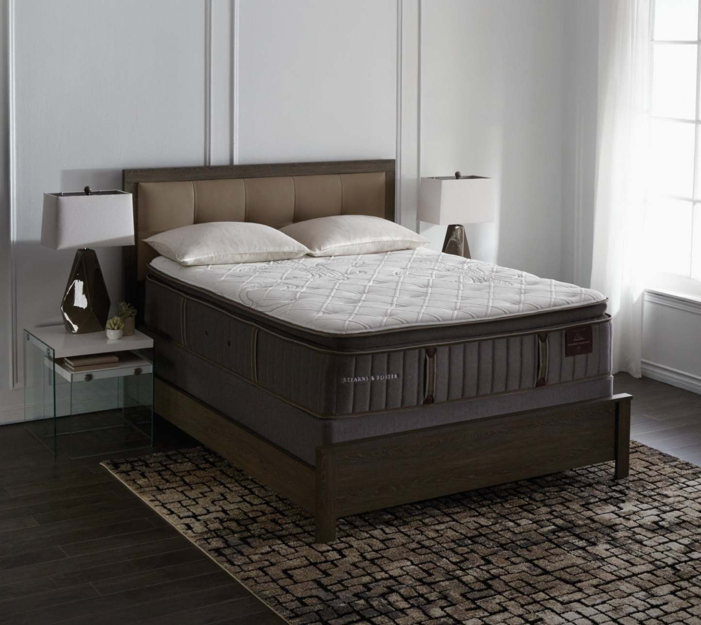 Stearns &amp; Foster Princedale Medium Pillow-Top Queen Mattress Set|Ensemble matelas semi-ferme à plateau-coussin Princedale de Stearns &amp; Foster pour grand lit