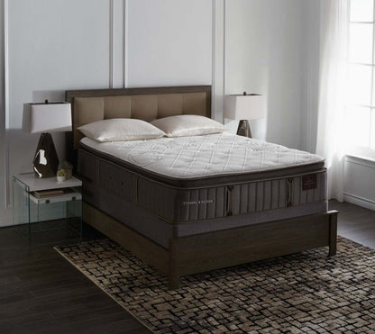 Stearns &amp; Foster Princedale Medium Pillow-Top Queen Mattress Set|Ensemble matelas semi-ferme à plateau-coussin Princedale de Stearns &amp; Foster pour grand lit