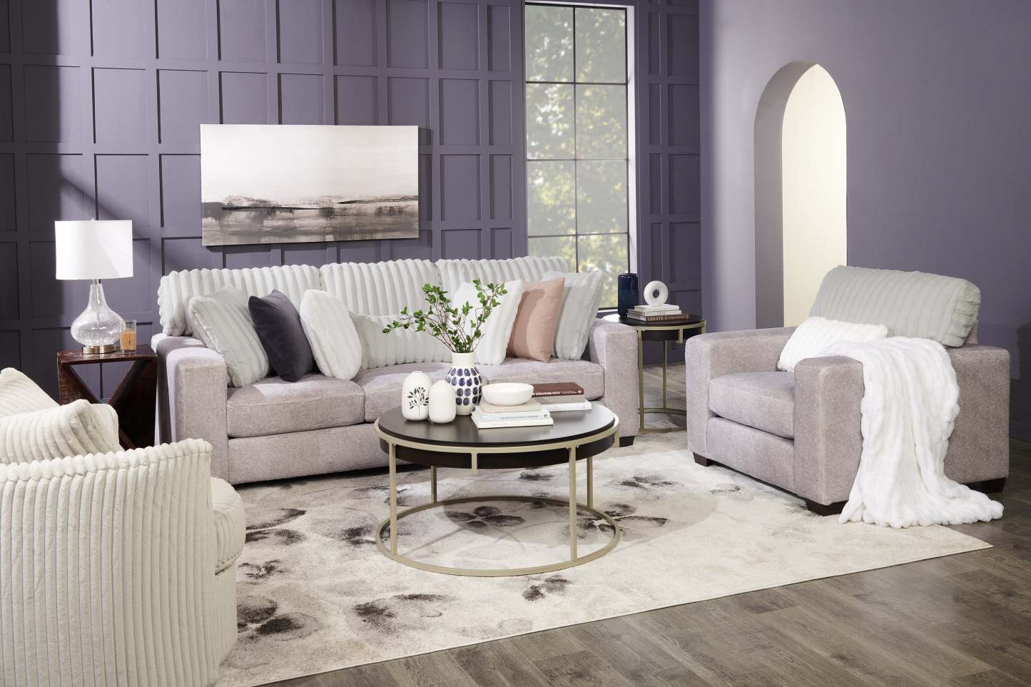 Fauteuil Koda de 41 po fabriqué au Canada en tissu de chenille et de fausse fourrure avec coussins amovibles - gris Paloma luxueux