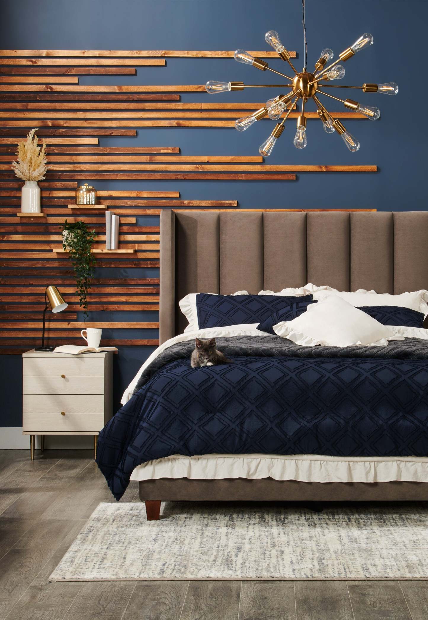 Table de nuit Lake à 2 tiroirs, 19,5 L x 25,5 H, fabriquée au Canada, Glam - Blanc | Table de nuit somptueuse Lake de 19,5 po (L) x 25,5 po (H) à 2 tiroirs, fabriquée au Canada - blanche