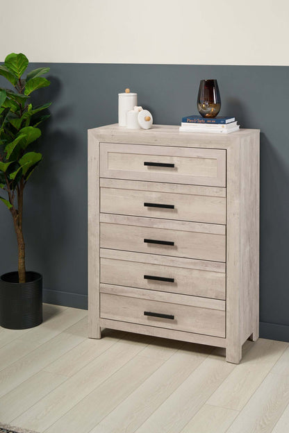 Commode de chambre à coucher Lark, 5 tiroirs, 35 L x 47 H - Blanc rustique | Commode verticale de chambre à coucher Lark de 35 po (L) x 47 po (H) à 5 tiroirs - blanc rustique