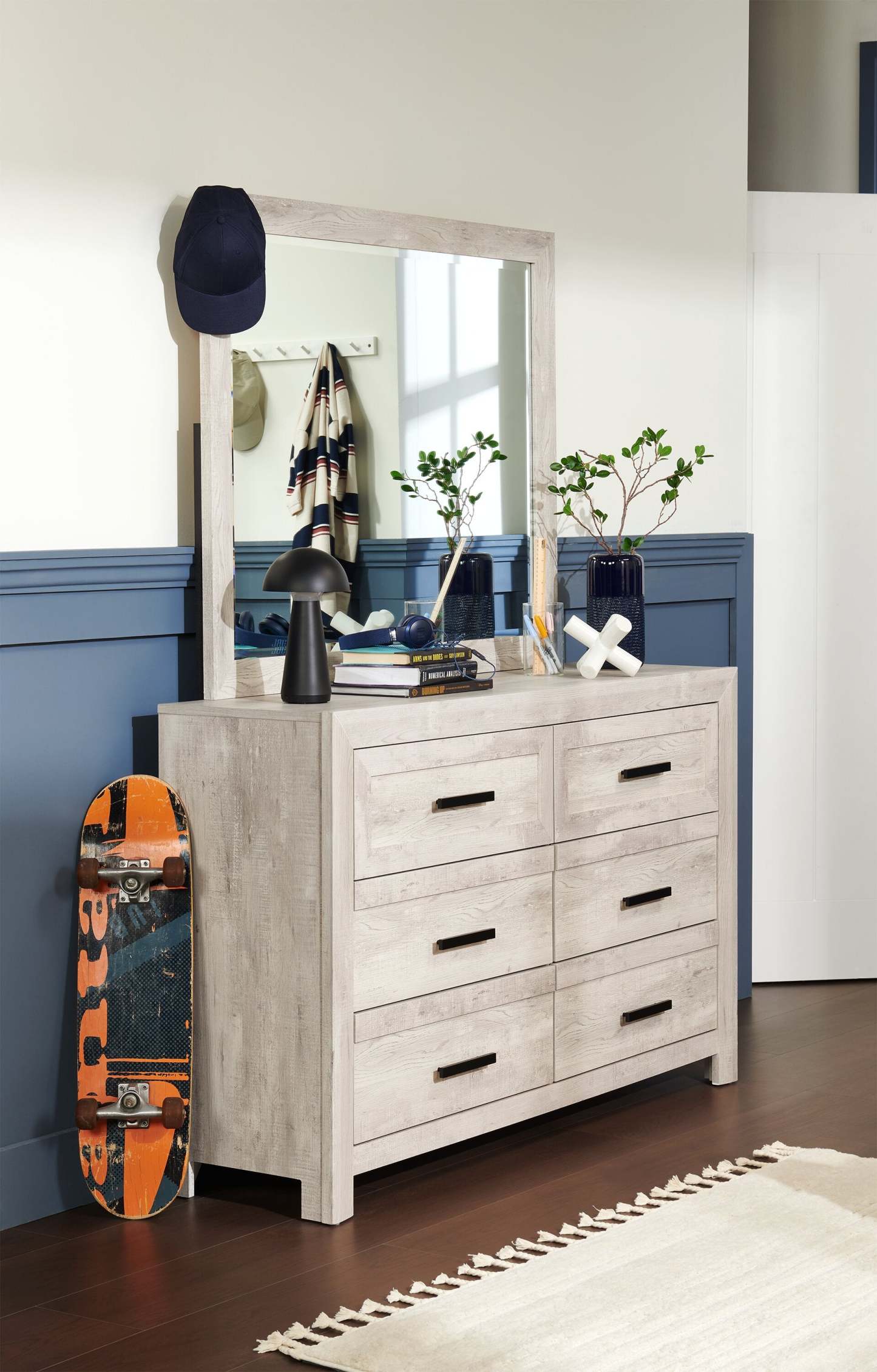 Miroir de commode de chambre à coucher Lark - blanc rustique | Lark Bedroom Dresser Mirror - Rustic White