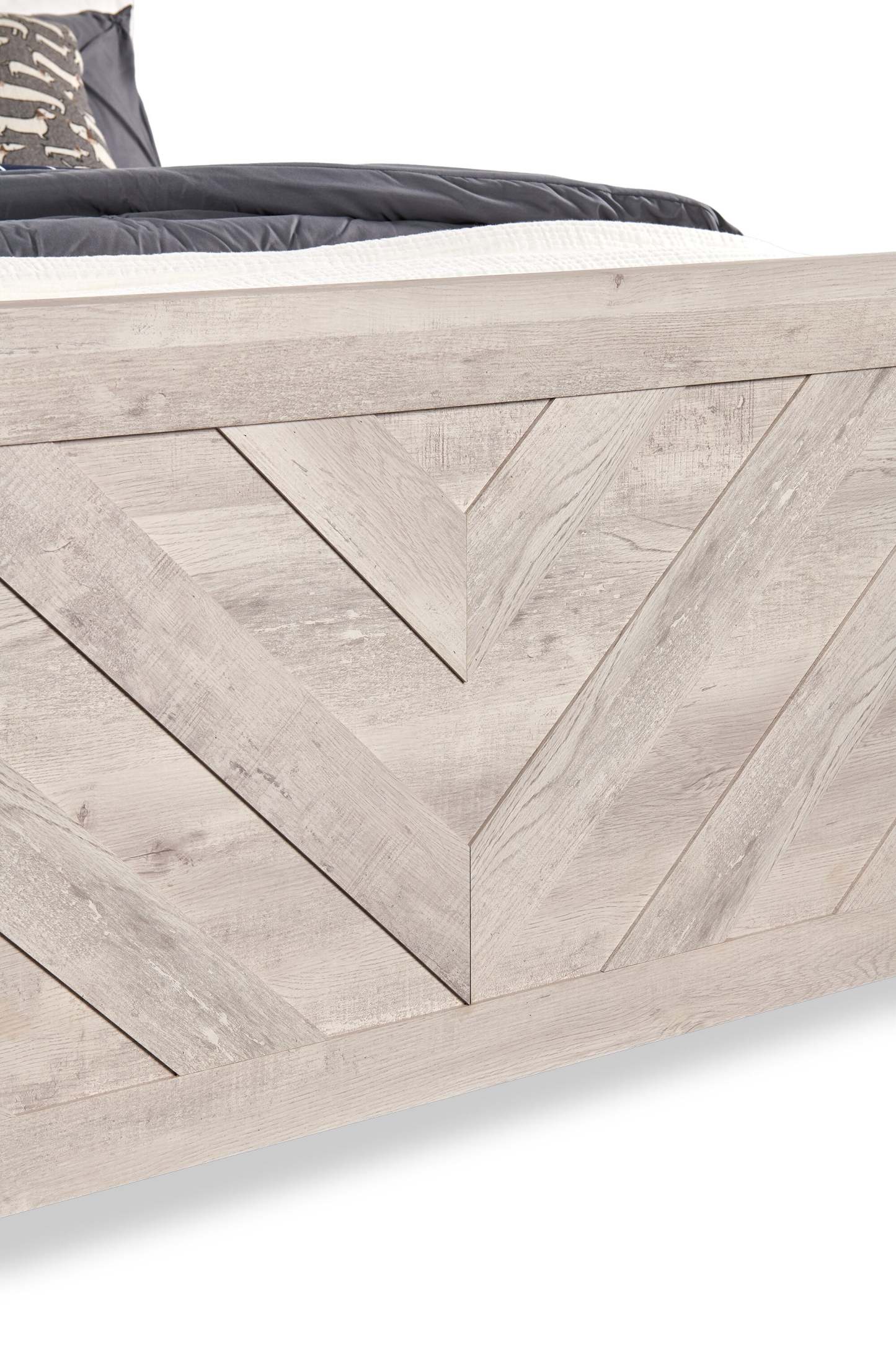 Lit à panneaux Lark avec tête de lit et cadre, motif chevron, blanc rustique - Queen Size | Lit à panneaux Lark blanc rustique avec tête de lit, cadre et motif de chevrons - format grand lit