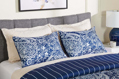 Lochlan 3-Piece Full/Queen Comforter Set - Navy and White | Ensemble d’édredon Lochlan 3 pièces pour lit double et grand lit - bleu marine et blanc