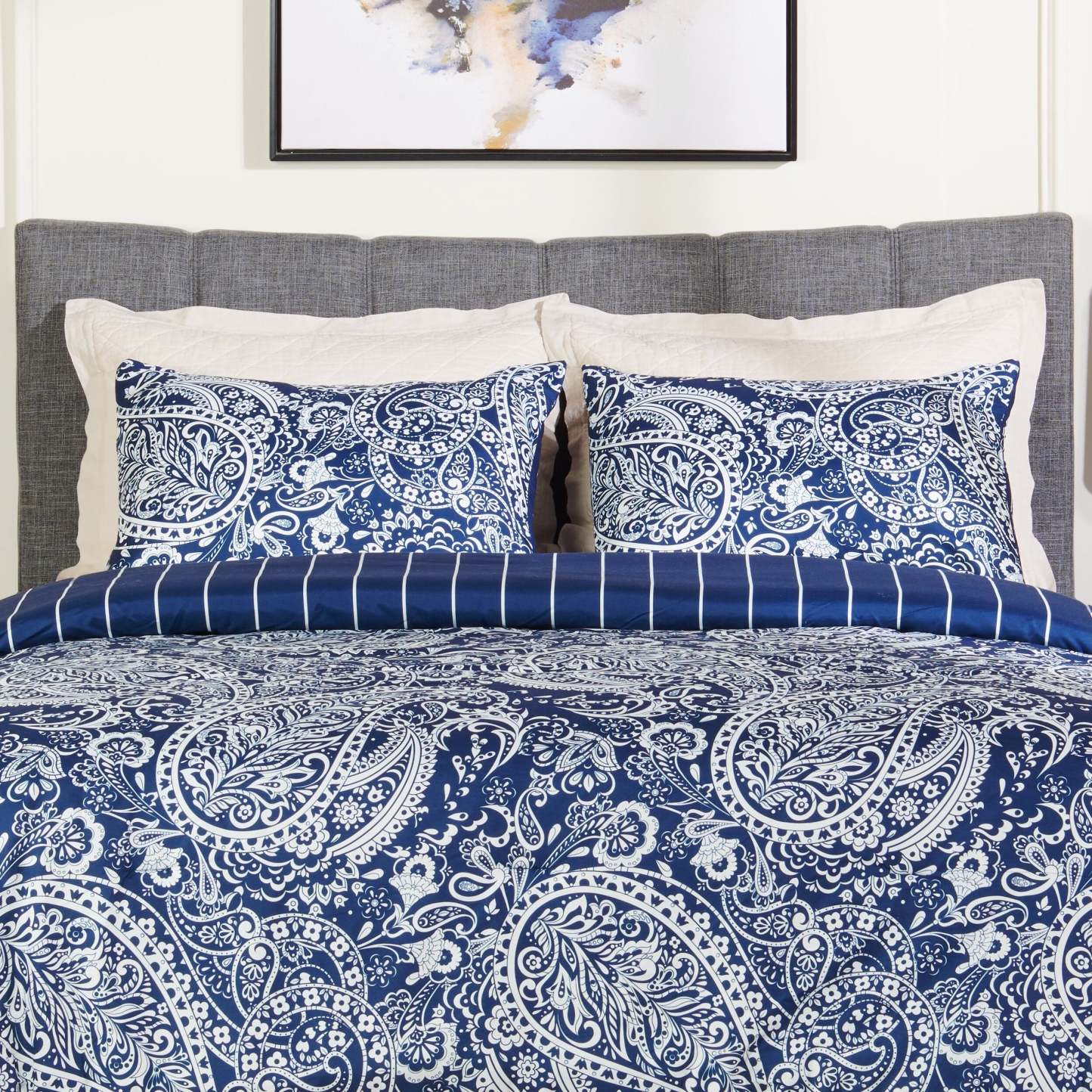 Lochlan 3-Piece Full/Queen Comforter Set - Navy and White | Ensemble d’édredon Lochlan 3 pièces pour lit double et grand lit - bleu marine et blanc