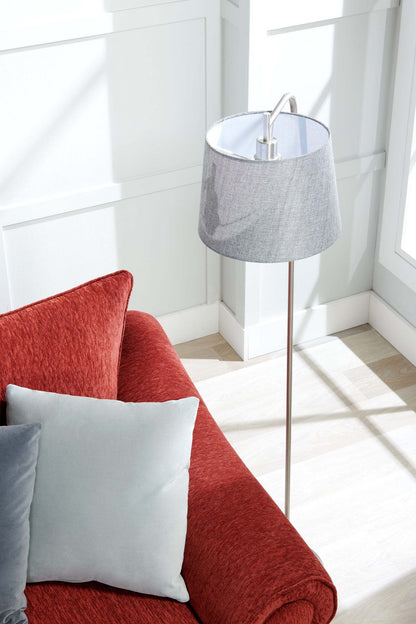 Lampe à pied courbée Kaitlyn de 56 po acier brossé