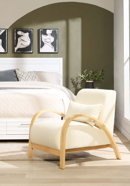 Loft 27.55 Chaise d'appoint en tissu bouclé avec oreiller décoratif et accoudoirs et pieds en bois - Blanc | Fauteuil d'appoint Loft de 27,55 po en tissu bouclé avec coussin décoratif, accoudoirs et pattes en bois - blanc