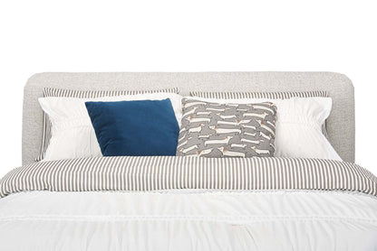 Lit plateforme rembourré Luka en tissu de polyester gris, moderne – format grand lit