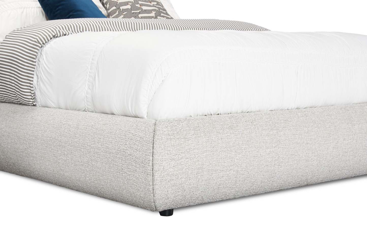 Lit plateforme rembourré Luka en tissu de polyester gris, moderne – format grand lit