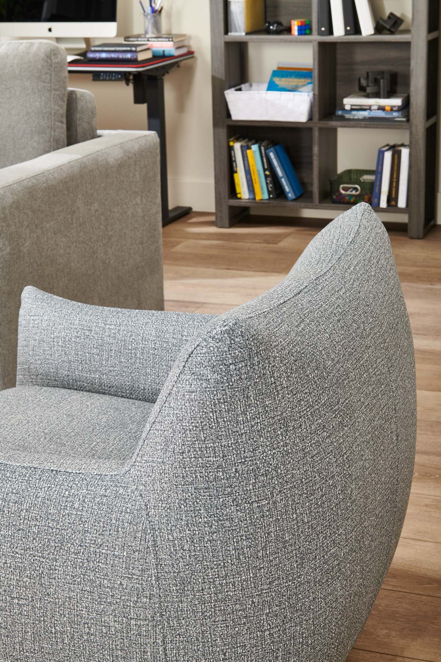 Luna 35.4 Fabric Accent Chair - Grey | Fauteuil d’appoint Luna 35,4 po en tissu - gris