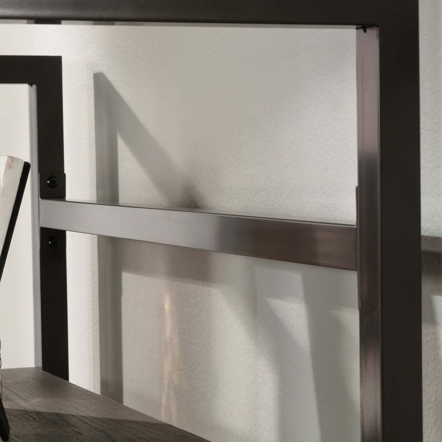 Manhattan Gate 31.5 Commercial Grade 2-Shelf Utility Hutch - Mystic Oak|Crédence tout usage Manhattan Gate de 31,5 po de qualité commerciale à 2 tablettes - chêne mystique