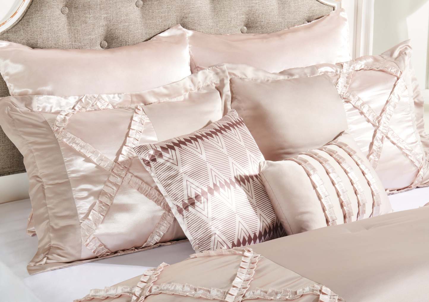 Margot 7-Piece Queen Comforter Set - Mocha| Ensemble d'édredon Margot 7 pièces pour grand lit - moka | MARGO7QU