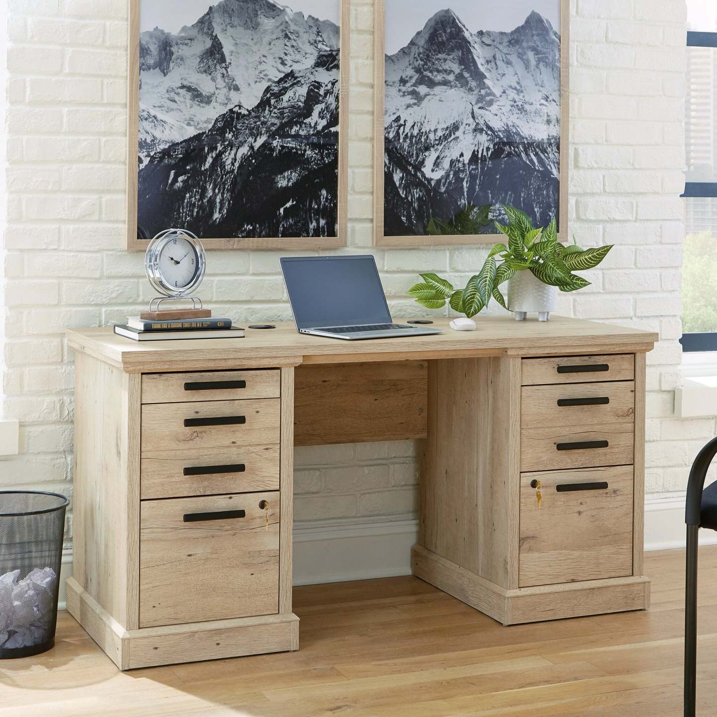 Mason Peak 59.06 Bureau de style bahut de qualité commerciale à 6 tiroirs - chêne clair