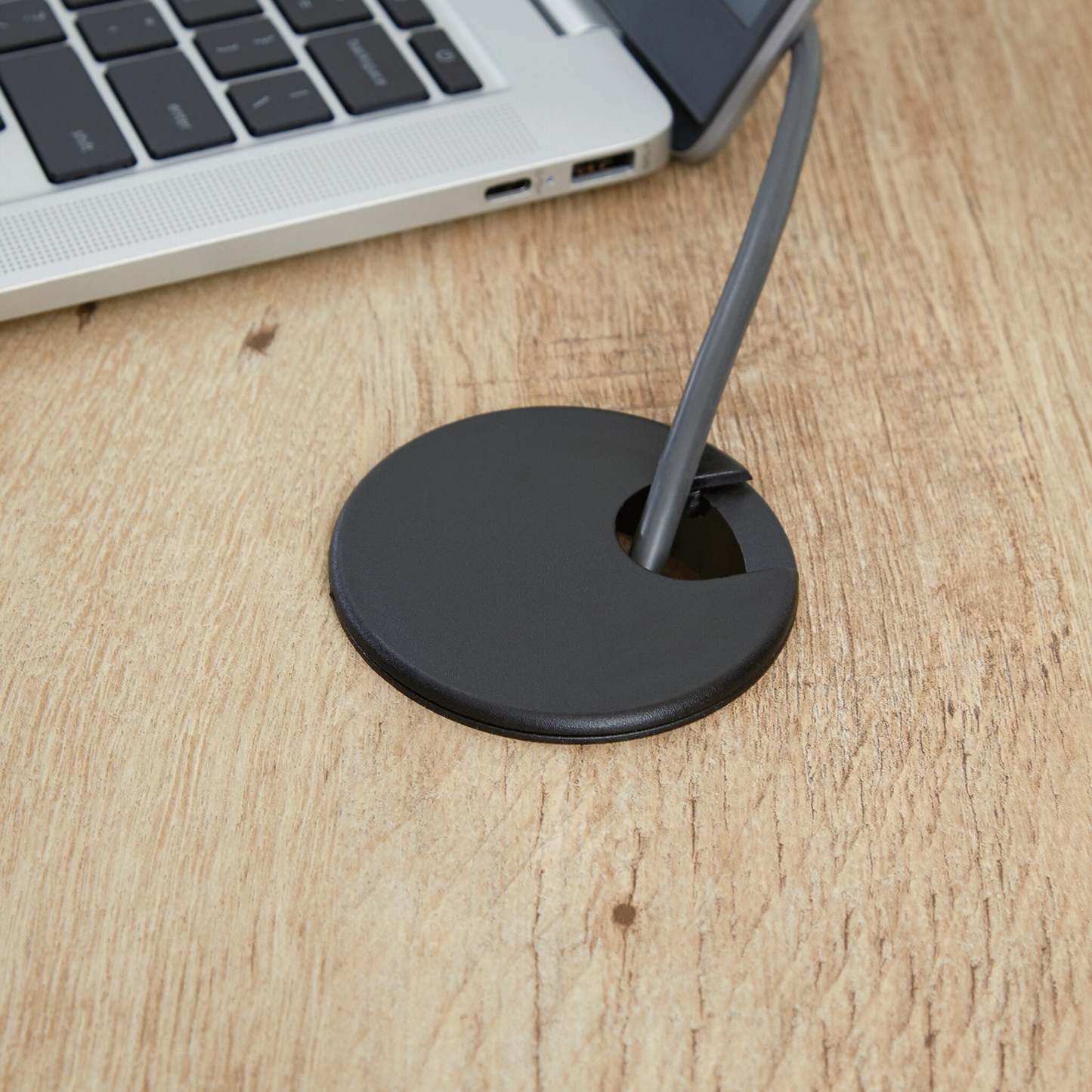 Bureau en forme de L Mason Peak de 59,06 po de qualité commerciale à 3 tiroirs avec armoire - chêne clair