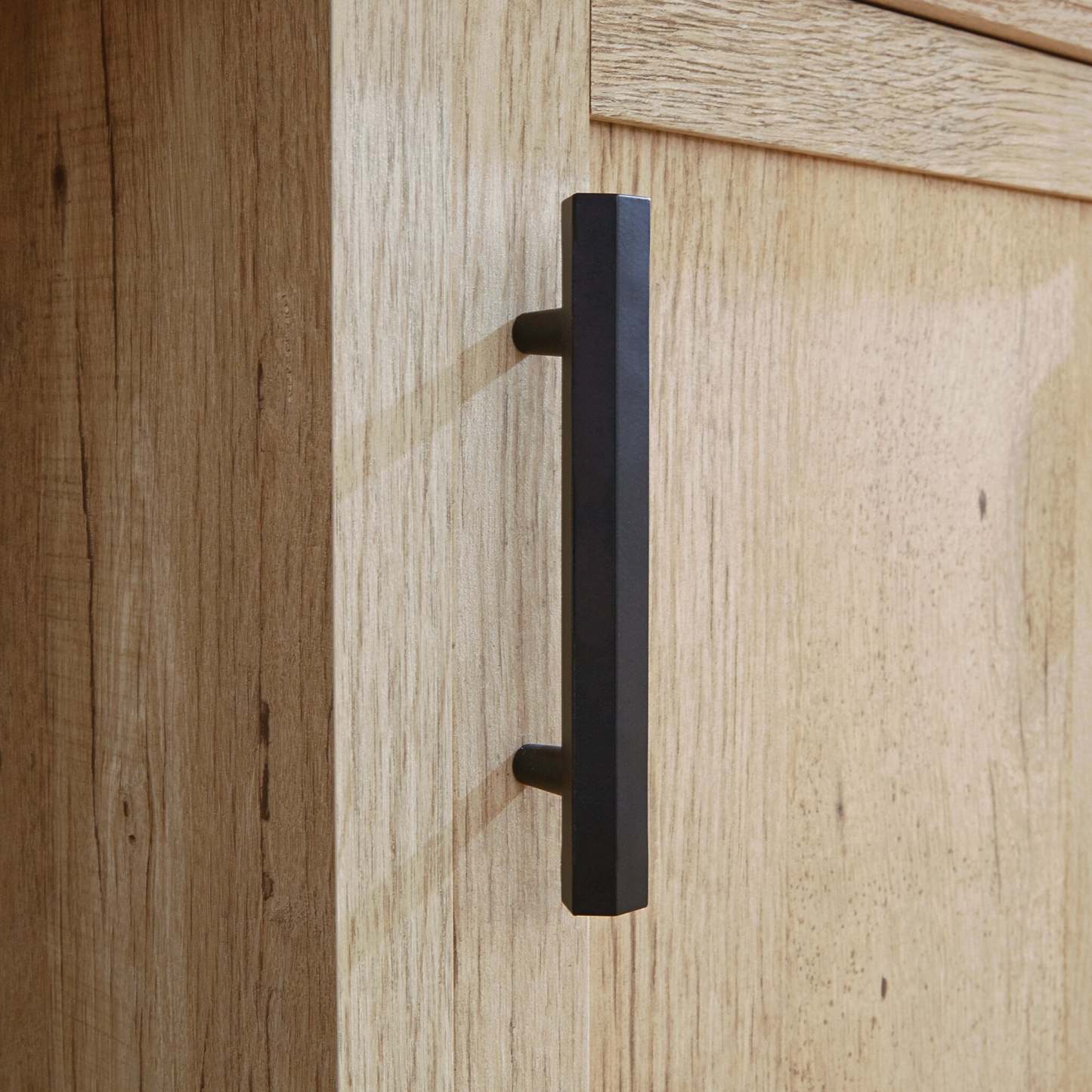 Bureau de style bahut Mason Peak 71,10 po de qualité commerciale à 3 tiroirs avec armoire - chêne clair