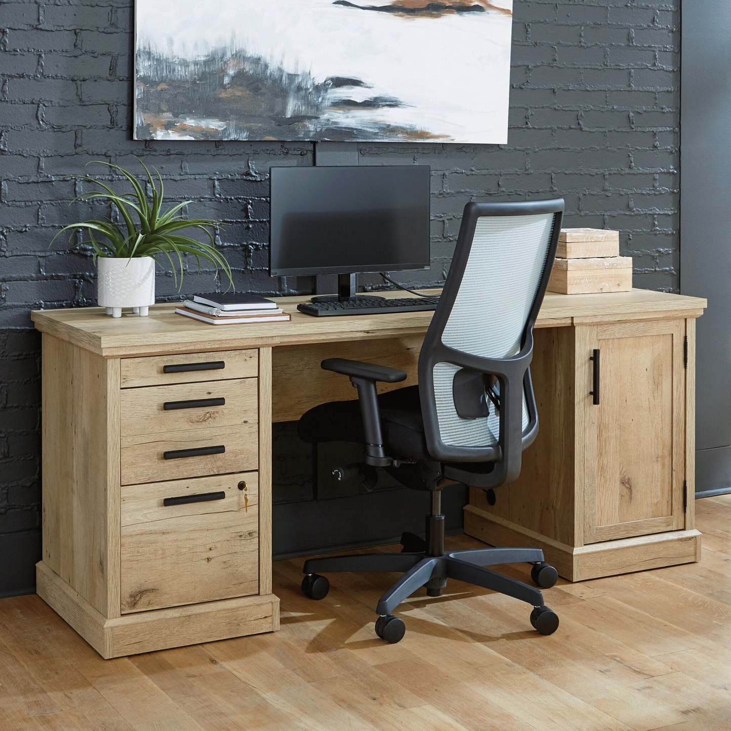 Bureau de style bahut Mason Peak 71,10 po de qualité commerciale à 3 tiroirs avec armoire - chêne clair