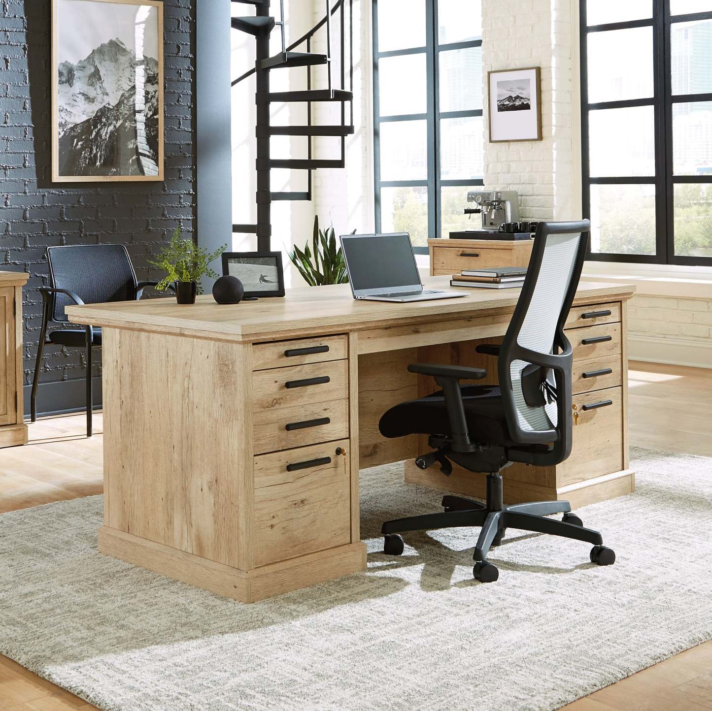 Bureau de direction Mason Peak de 71,10 po de qualité commerciale à 6 tiroirs - chêne clair