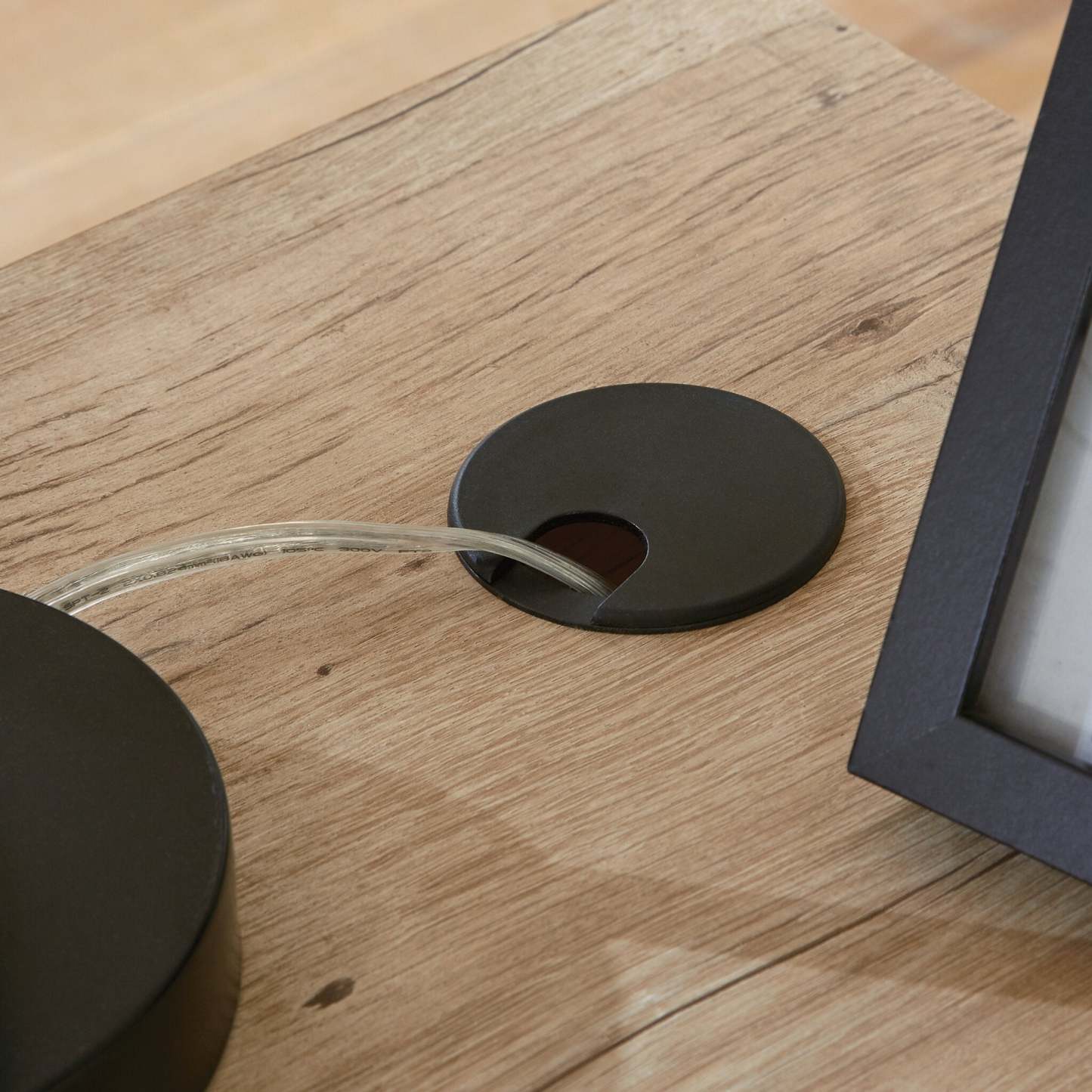 Bureau en forme de L Mason Peak de 71,10 po de qualité commerciale à 3 tiroirs avec armoire - chêne clair