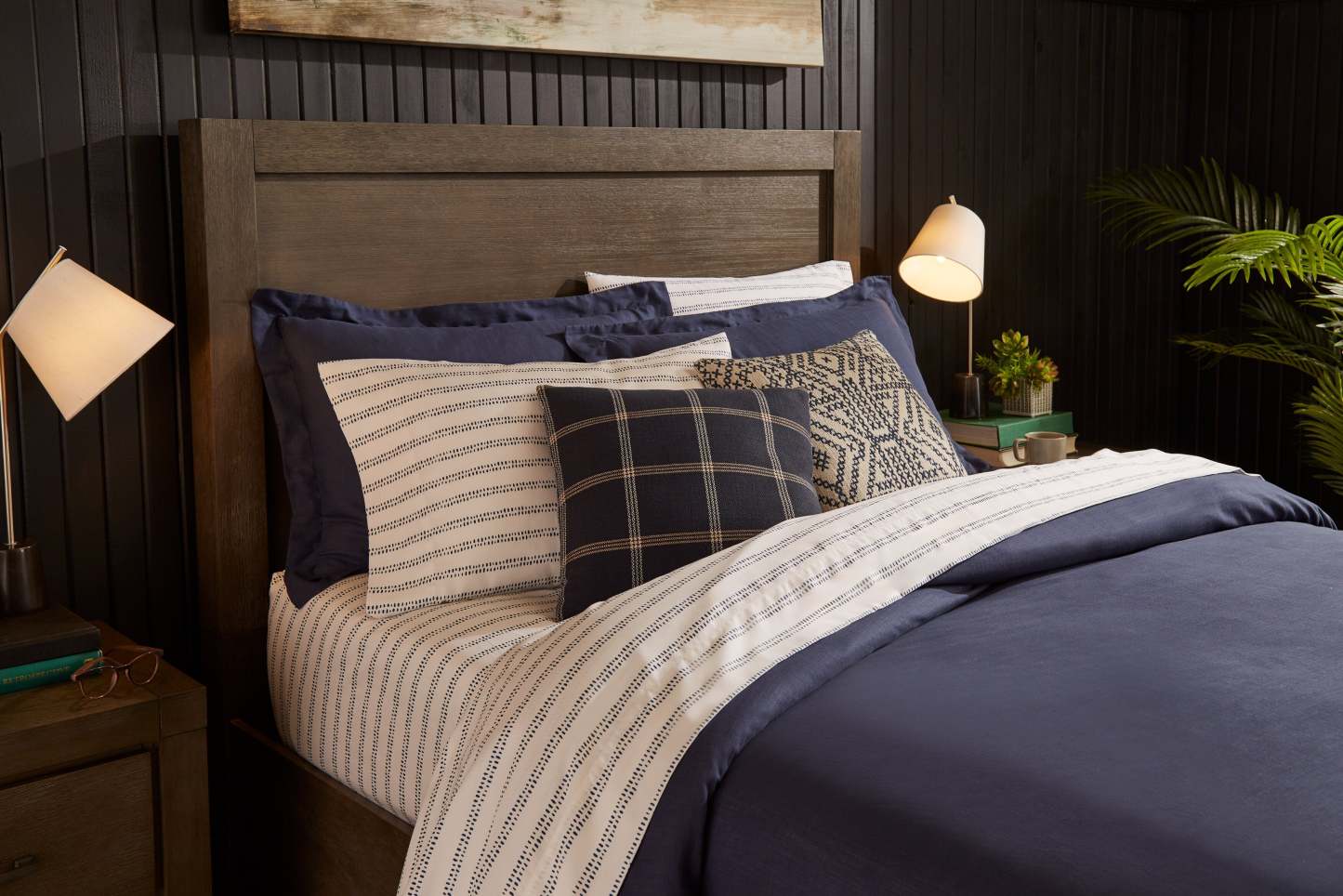 Ensemble 3 pièces Storm en acier brossé avec base en marbre noir, lampadaire et deux lampes de table|Ensemble 3 lampes Storm acier brossé avec base en marbre noir, 2 lampes de table et 1 lampe à pied