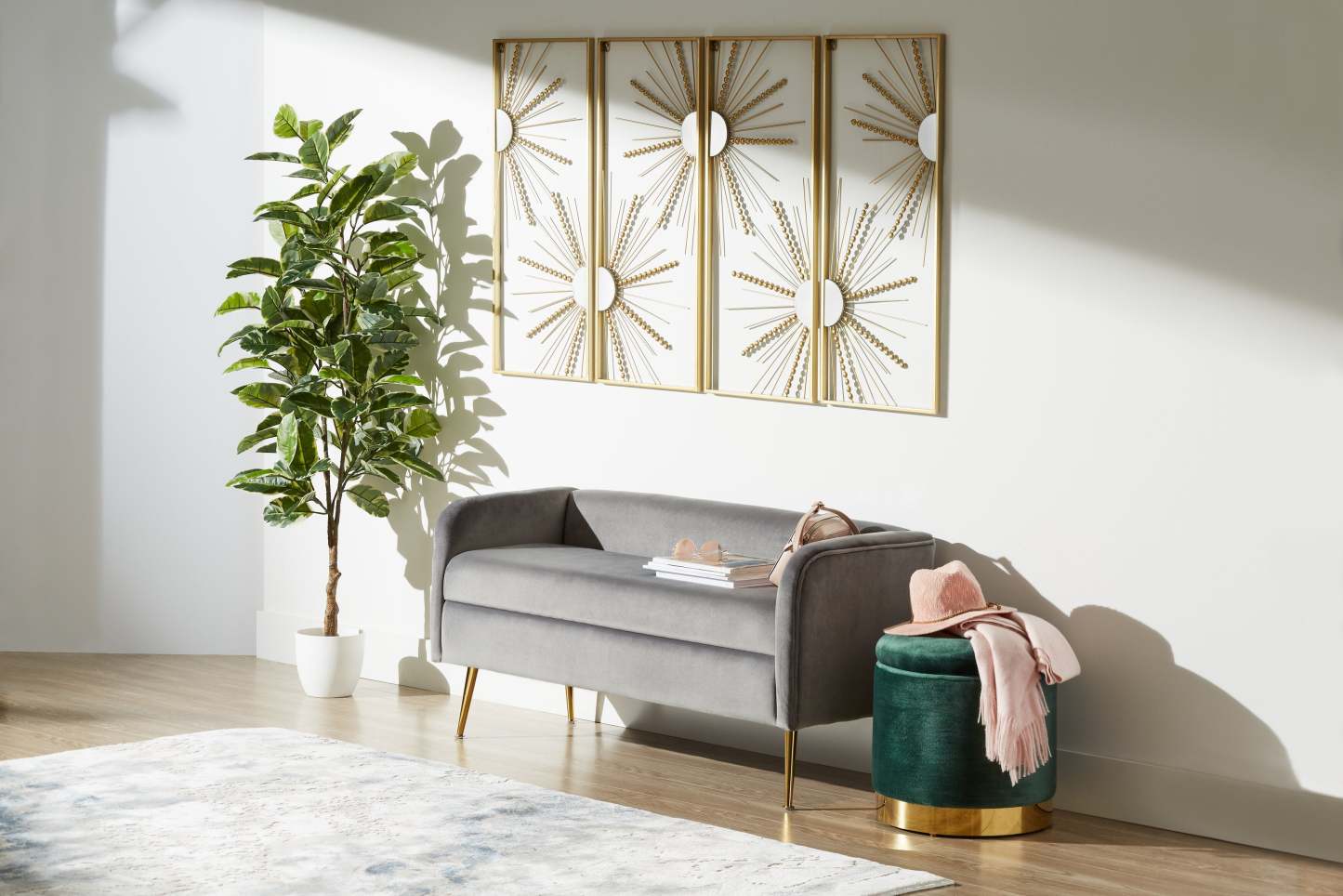 Phebe 16.5 Storage Ottoman with Gold Trim Base - Vert|Pouf de rangement Phebe de 16,5 po avec base à bordures dorées - vert