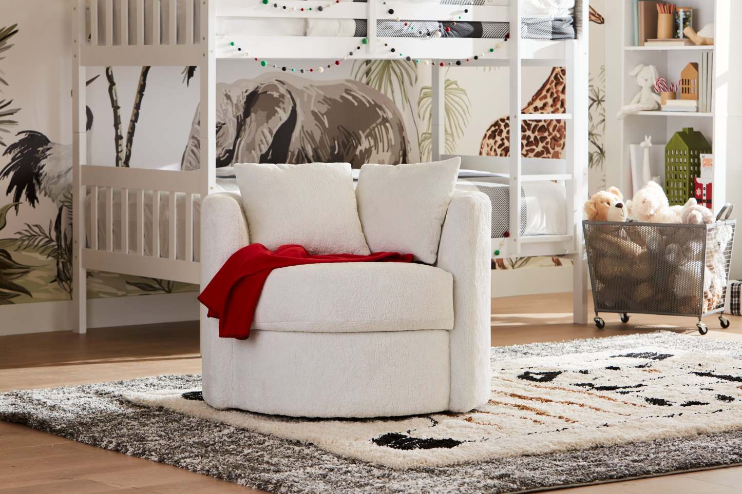 Made in Canada Petite 36 Chenille Fabric Swivel Cuddler Accent Chair - Plush Heaven White | Fauteuil d’appoint pivotant Cuddler Petite de 36 po fabriqué au Canada en tissu de chenille - blanc Plush Heaven