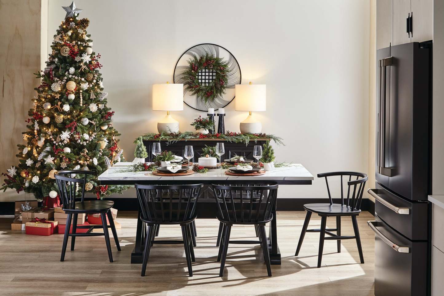 Table de salle à manger Vérone avec plateau Culture marbré, base à tréteaux, 70 W - Blanc | Table de salle à manger Verona de 70 po (L) avec dessus en marbre synthétique et base à tréteaux - blanche