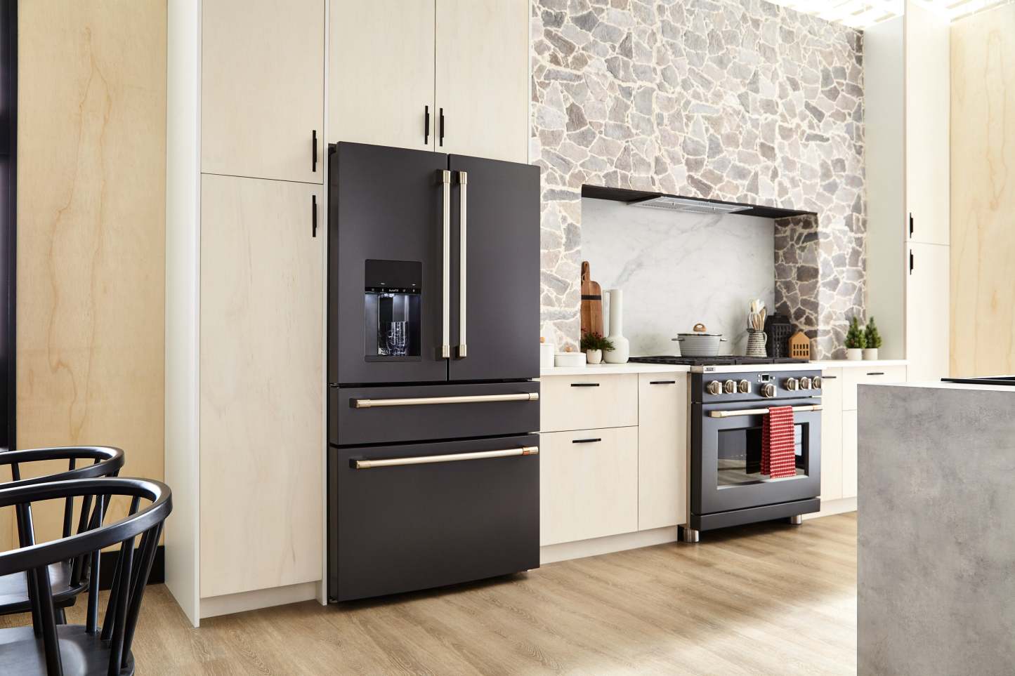 Cuisinière intelligente à gaz Café de 6,2 pi³ avec convection européenne véritable et grilles autone… - Noir mat - …