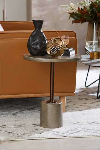 Rosalee 18 Accent Table - Grey Cement Top &amp; Base|Table d'appoint Rosalee de 18 po - dessus et base en ciment gris