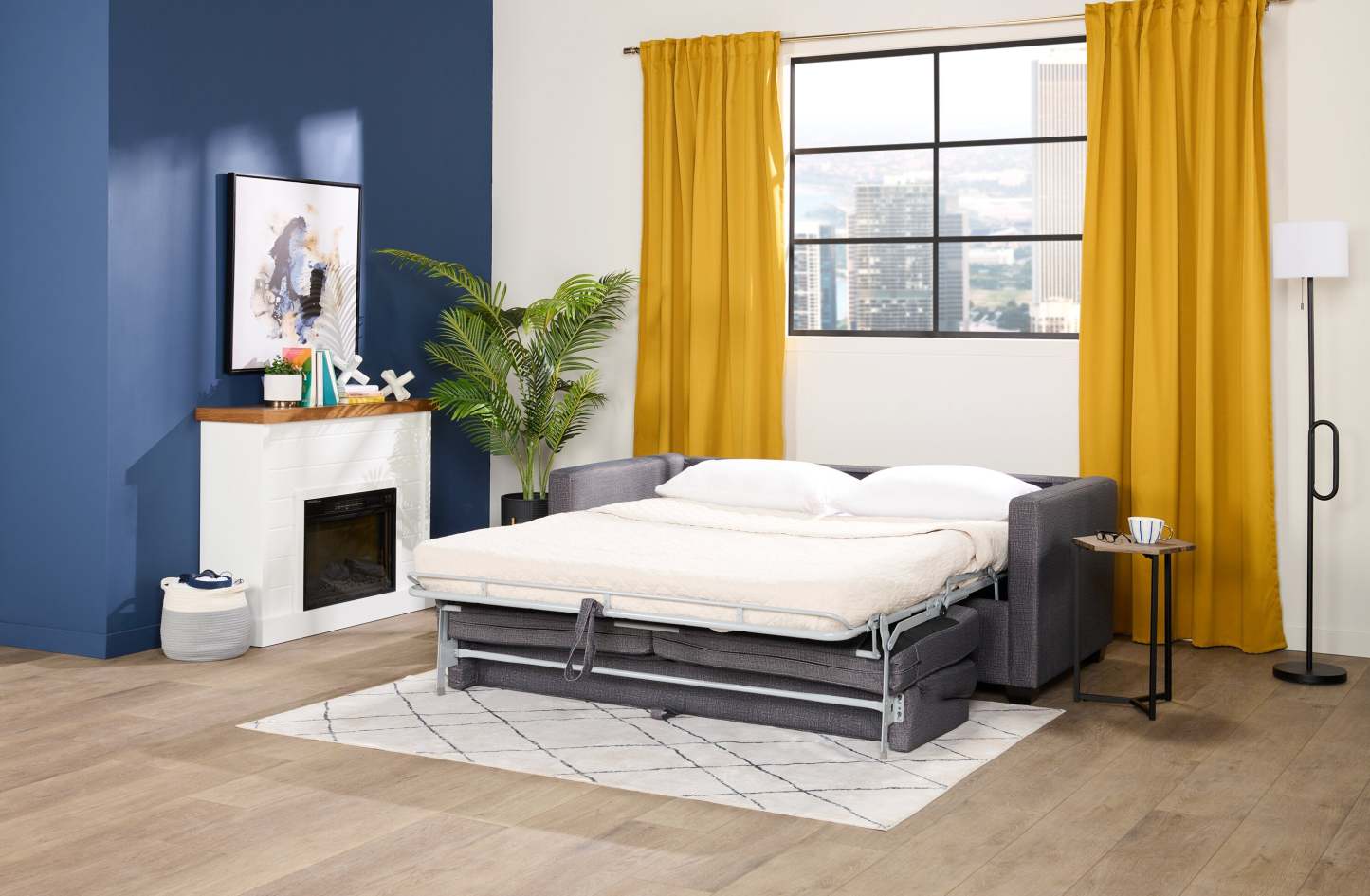 Fabriqué au Canada, canapé-lit Everlee de 76,5 po en microsuède avec mousse à mémoire de forme et deux coussins décoratifs - gris