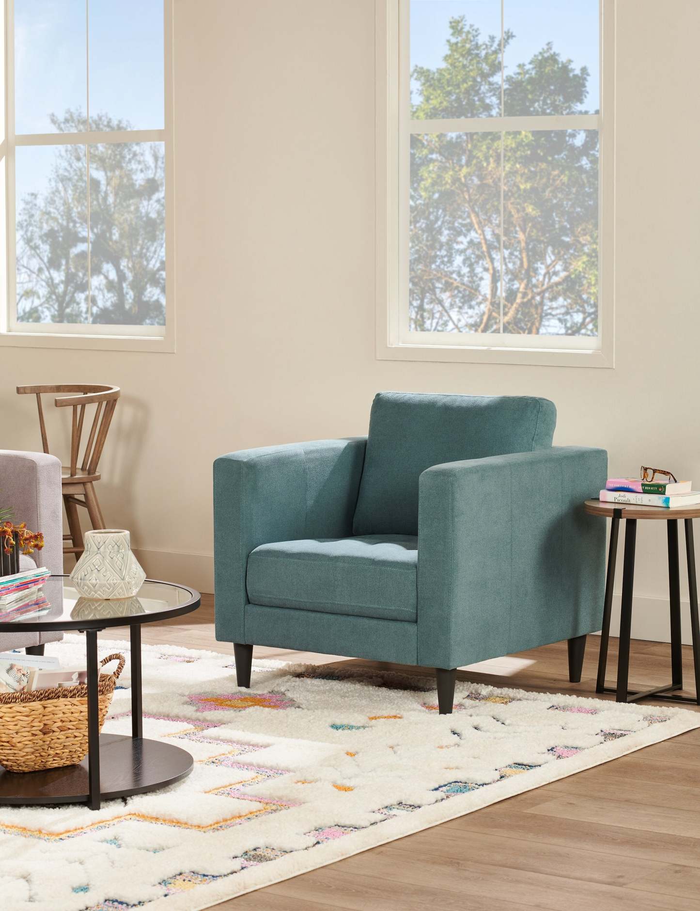 Chaise en tissu Metro 32 avec coussin de siège capitonné et coussin de dossier réversible - Bleu denim | Fauteuil Metro de 32 po en tissu avec coussin de siège capitonné et coussin de dossier réversible - bleu denim