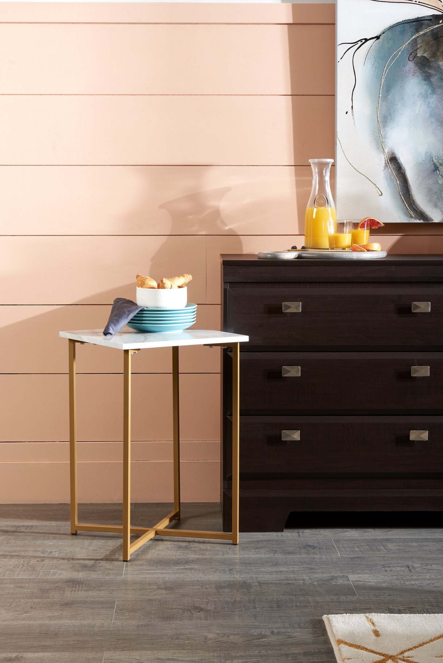 Mia 15.75 Faux Marble Chairside Table - Blanc &amp; Or|Table de fauteuil Mia de 15,75 po en imitation de marbre - blanche et dorée