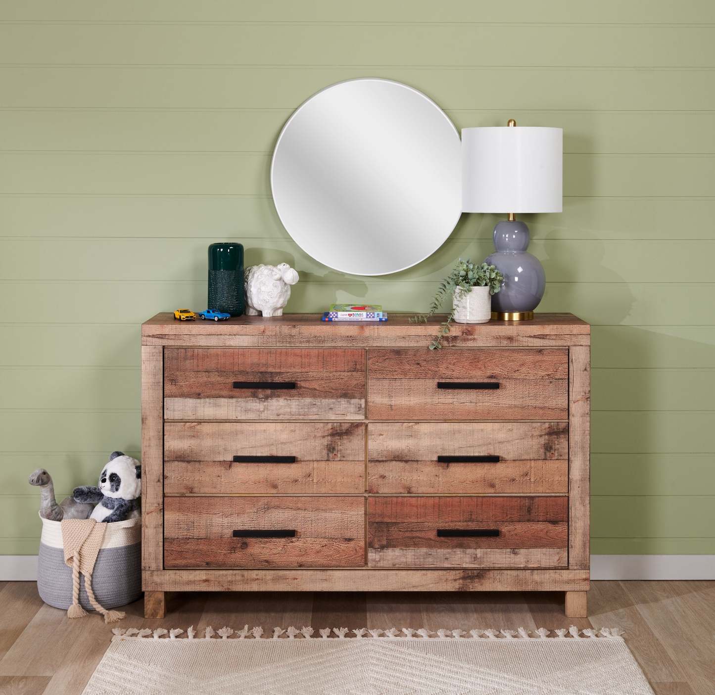 Commode à 6 tiroirs pour chambre à coucher Mojave, 57,4 L x 37,8 H, Rustique - Brun Naturel | Commode rustique Mojave de 57,4 po (L) x 37,8 po (H) à 6 tiroirs pour la chambre à coucher - brun naturel