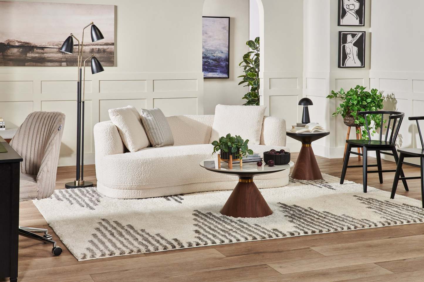 Causeuse arrondie Moon de 78 po en tissu avec coussins décoratifs - blanc amande laineux