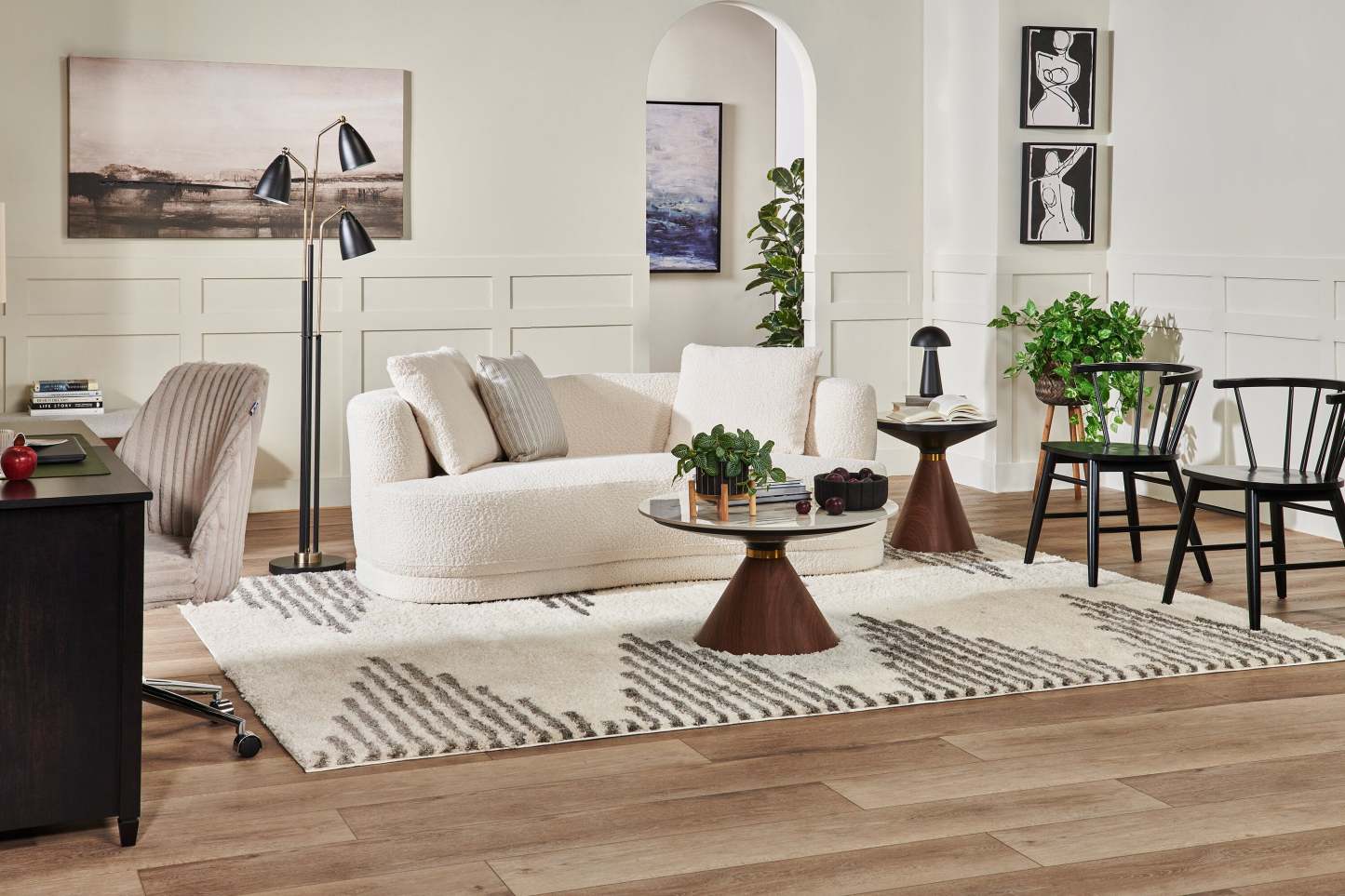 Causeuse arrondie Moon de 78 po en tissu avec coussins décoratifs - blanc amande laineux